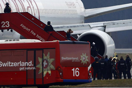 Un avion détourné d'Ethiopian Airlines atterrit à Genève (reportages)