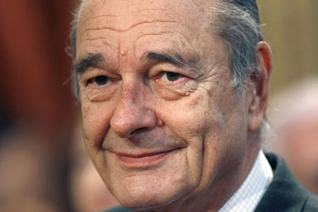 L'ancien président français Chirac brièvement hospitalisé dans un hôpital près de Paris