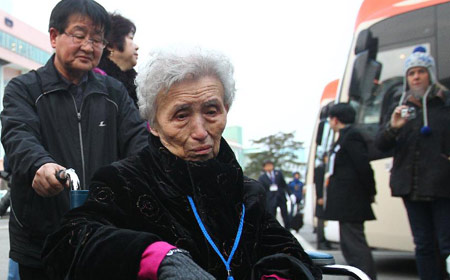 Les participants sud-coréens en route vers la RPDC pour une réunion de famille