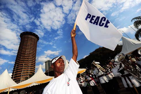 Les dirigeants kenyans pr&ocirc;nent l'unit&eacute; avant le r&eacute;f&eacute;rendum
