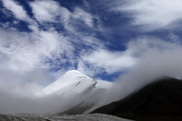 Chine : paysage du mont Yuzhu des montagnes Kunlun