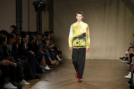 Semaine de la mode masculine &agrave; Paris: d&eacute;fil&eacute; des cr&eacute;ations de Paul Smith