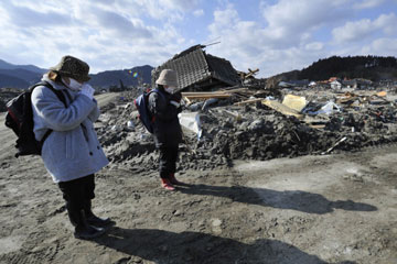 Japon : le bilan du s&eacute;isme et du tsunami s'&eacute;l&egrave;ve &agrave; 6 911 victimes
