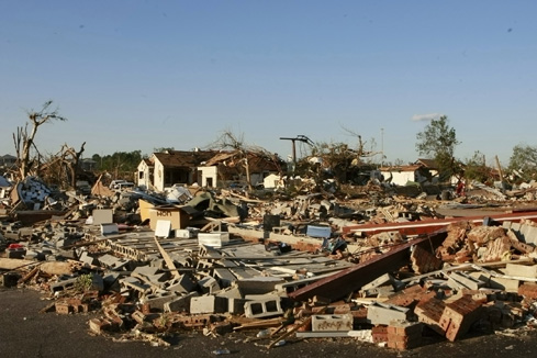 Etats-Unis : le bilan des victimes des tornades s'&eacute;l&egrave;ve &agrave; 300