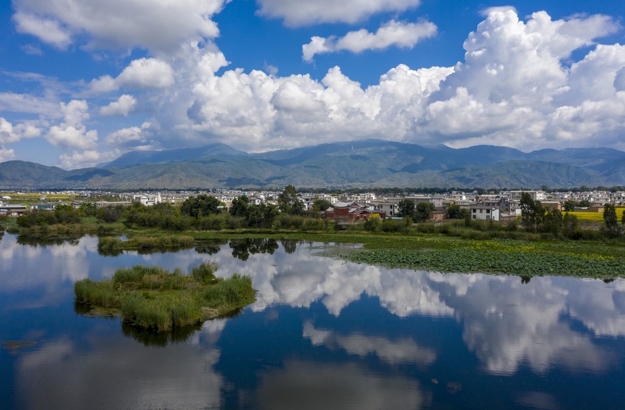 Chine : lac de l'ouest d'Eryuan au Yunnan - Xinhua - french.news.cn