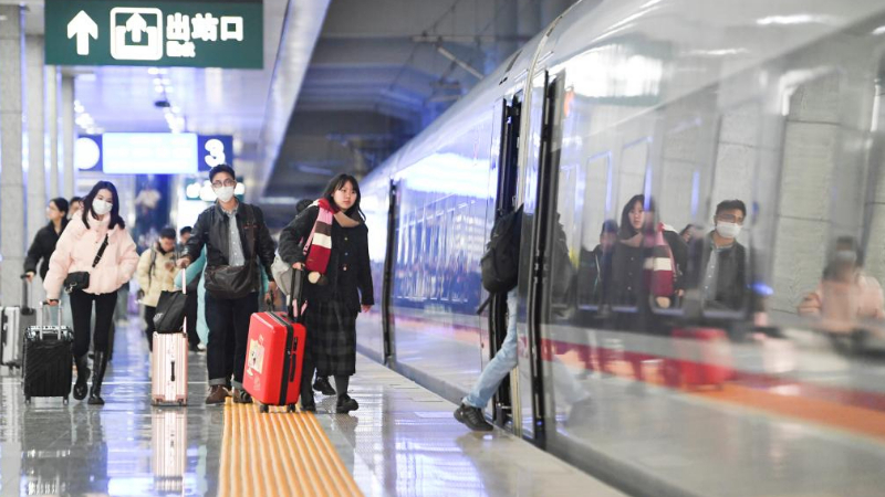 Les chemins de fer chinois enregistrent plus de 300 millions de voyages de passagers lors du pic de voyages pour la fête du Printemps