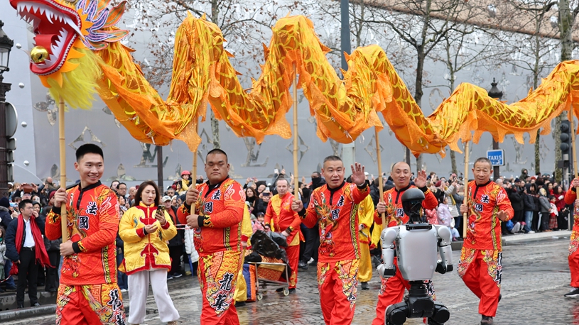 Le Nouvel An chinois en France allie tradition, technologie et jeunesse (REPORTAGE)