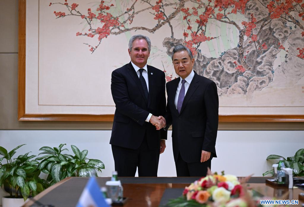 Les MAE chinois et argentin conviennent d'approfondir les relations ...