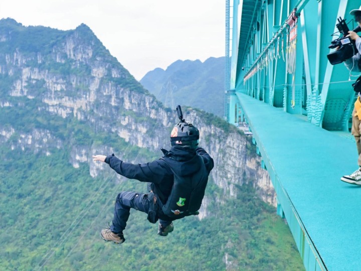 (Multimédia) Un base-jumper français considère le sport comme un pont d ...